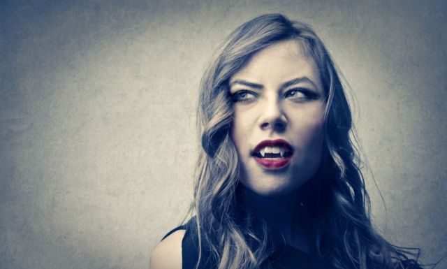Vampirii emotionali si armele noastre spirituale