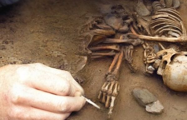 Arheologii irlandezi au descoperit ramasitele unei noi specii misterioase de oameni!
