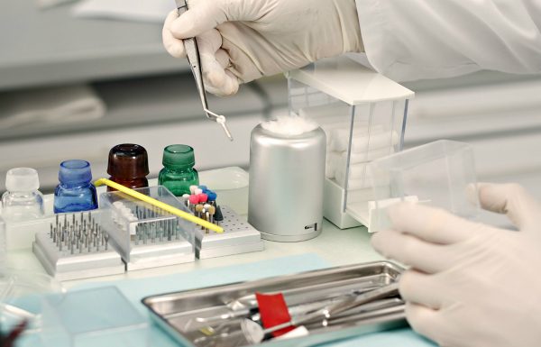 Medicii stomatologi vor da faliment – Vindeca-ti cariile in mod natural!